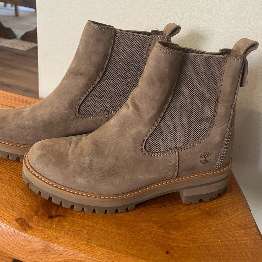Gray Timberland Women’s Boot - Size 9
